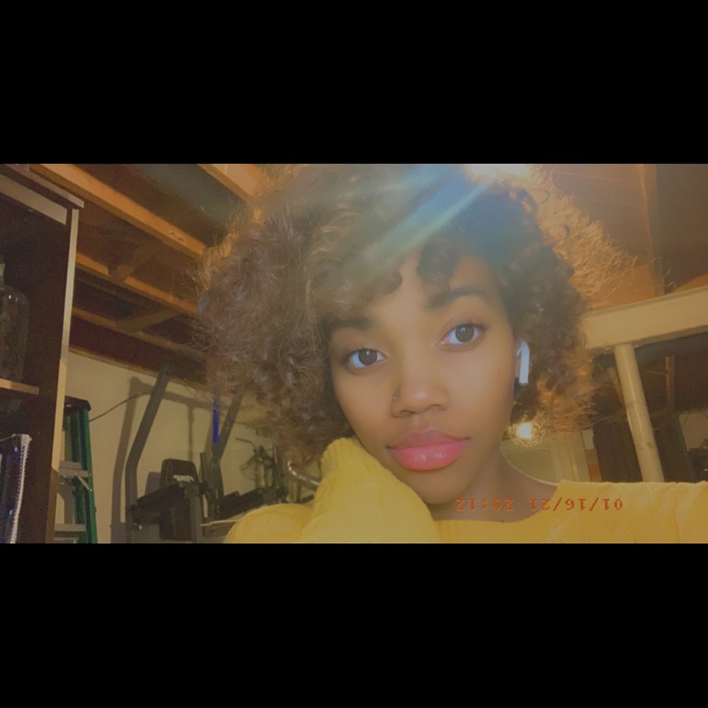 Meet your Posher, Nira